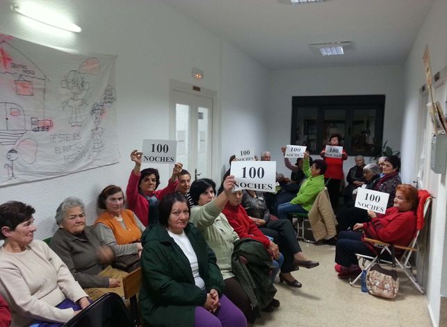 La gente de Villarino encerrada. La foto es de eldiario.es , tomada por Justino Sanchón (que ha hecho un artículo molón linkado en el texto)